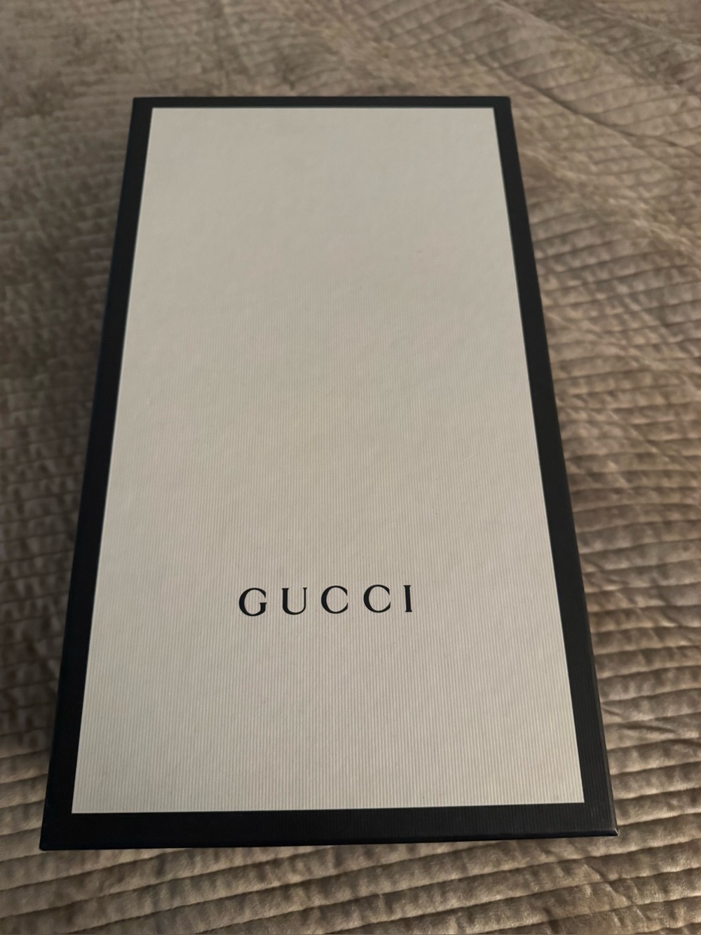 Gucci Cream and Pink Low-Top Sneaker with Green Stripe - Picture 3 of 8